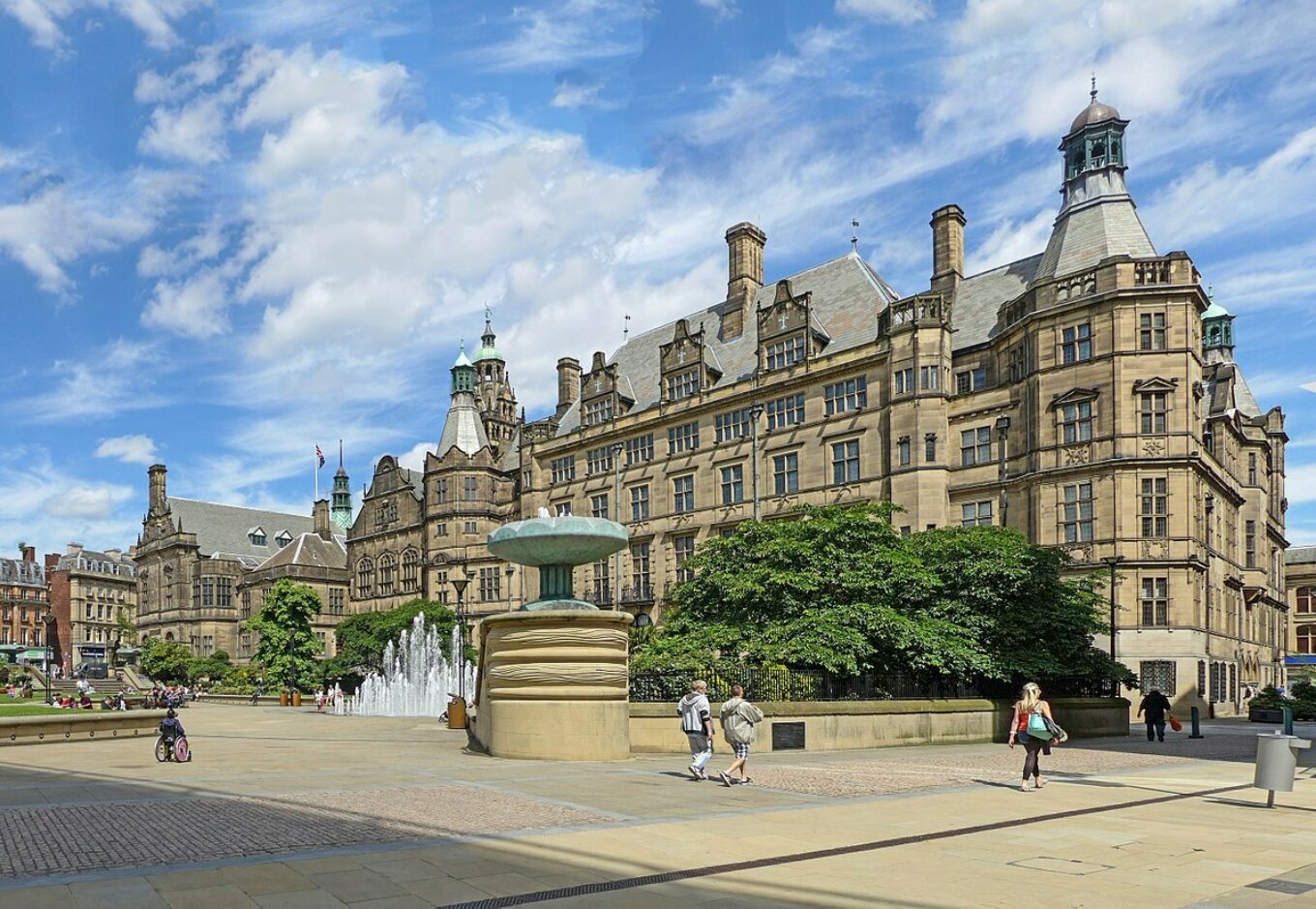 1200px Sheffield Town Hall 27475677653